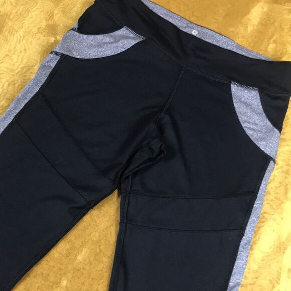 VElOCITY CROPPED BLACK WOMAN LEGGINGS SIZE M - Picture 12 of 12